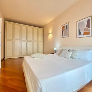 Casaviva - Elegant Bilo With Parking In Appartamento